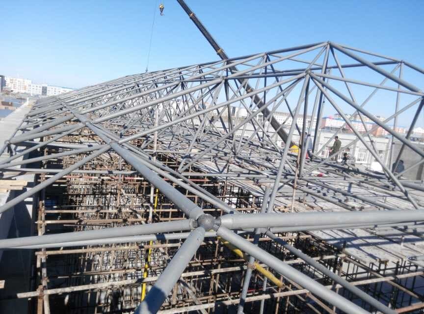 公主岭商贸城屋顶网架工程