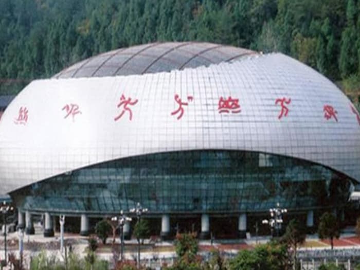 公主岭体育中心球形网架加工安装